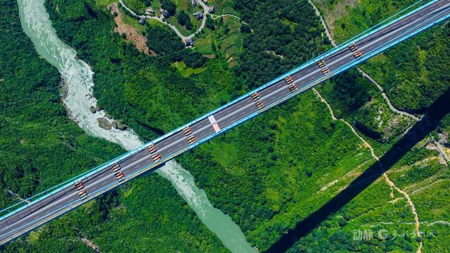 “横竖”都是世界第一——花江峡谷大桥完成荷载试验，各项检测指标响应正常