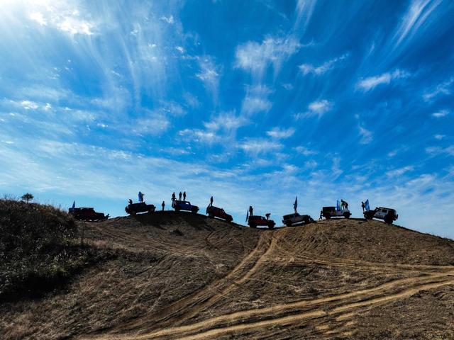 “相约仙山贡水 驾游浪漫宣恩” 2025宣恩金秋百车自驾游活动落幕