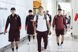 国足抵达巴林：首发阵容浮出水面，目标至少拿一分图片