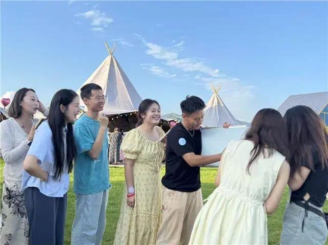 新城区举办“会聚良缘·露营初见”青年交友联谊活动