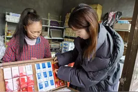 广安区烟草专卖局寒冬送暖 红围巾传递新春温情图片