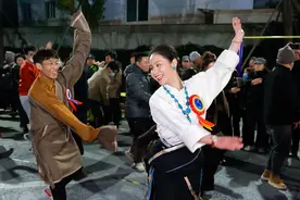 示范创建提质 石榴根深叶茂图片