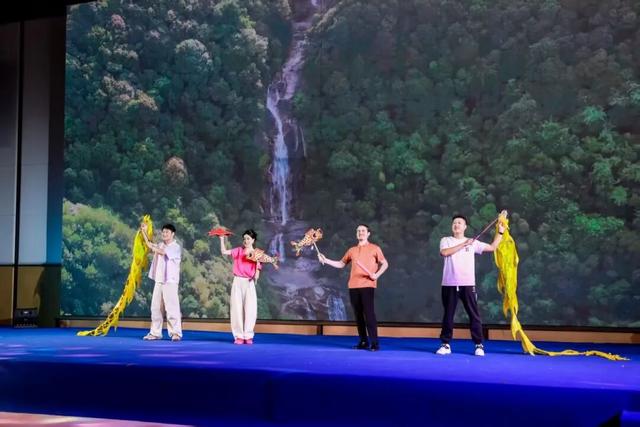 三明畲妹“快闪”亮相延吉，闽西南五市联手与东北“交换冬天”