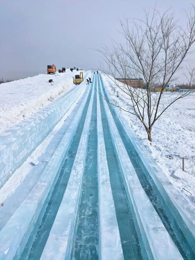 别问冷不冷，就问明天10点哈素海你到不到！冬捕、温泉、美食这里全！都！有！