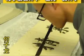 深圳无臂小伙用嘴苦练毛笔字24年 亮相残疾人文化艺术展 为小朋友种下“坚持”的种子图片