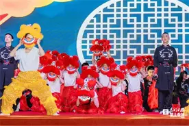 华山中学师生家长同台演出辞旧迎新图片