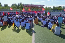 岳普湖县第三小学举行庆“六一儿童节”文艺汇演图片