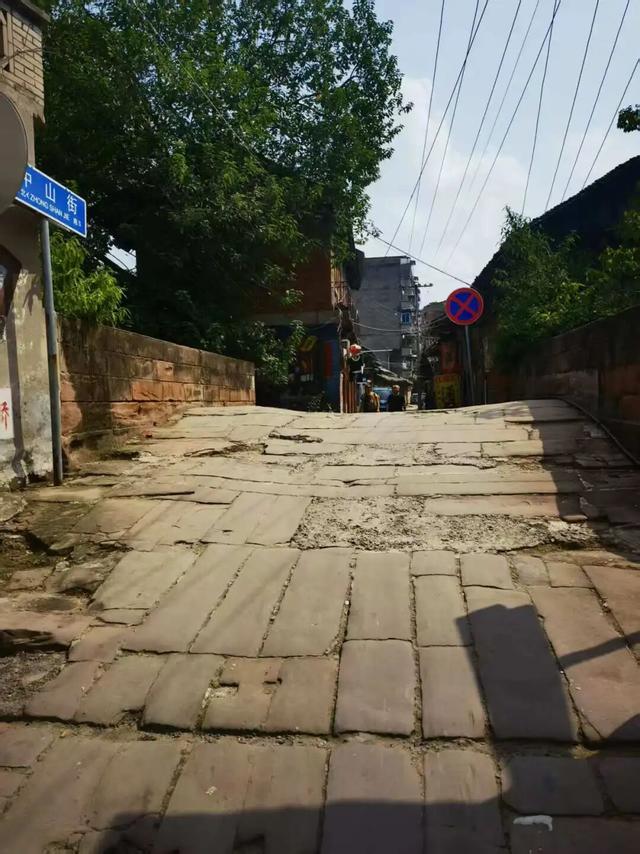 穿越龙泉山，发现一个「活的」老场镇