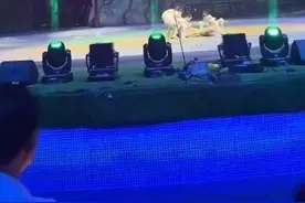 突发！多名女演员从高空坠落图片