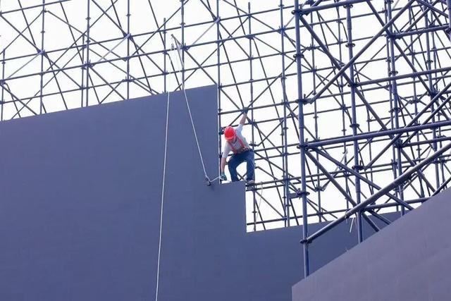 现场直击！柳州音乐节舞台搭建进度，出行、停车、玩法攻略戳→