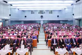 专家：建议将国际化人才培养同区域国别一级学科建设紧密结合图片