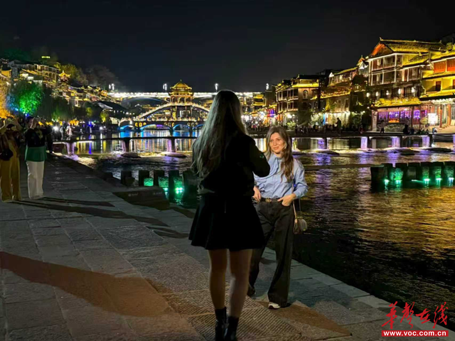 俄罗斯网络达人沉浸式体验湘鄂魅力 掀起“文旅新风潮”