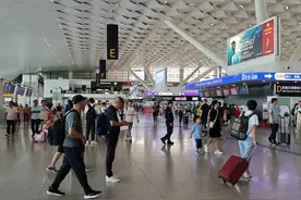 暑运首月，266.5万名旅客在郑州机场顺畅抵离图片