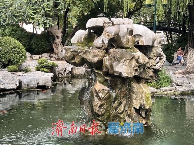 一年四季 泉在济南丨降雨过后月牙泉喷涌欢畅 再现“月牙飞瀑”美景