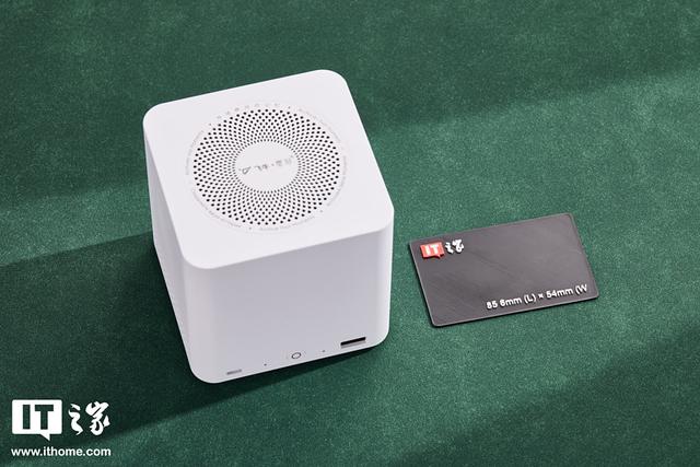 千元六盘位全闪 NAS，零刻飞牛联名 ME mini 私有云体验评测