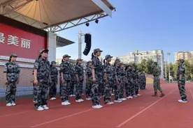 临汾三中：雏鹰初亮相 戎装展锋芒图片