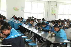 甘肃：免费营养餐为150余万农村学生强身壮志图片