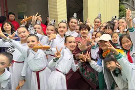 “顶尖舞者”走进东风东路小学，与学生共舞，燃爆全场！图片