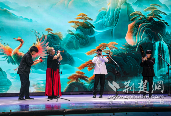 雨幕起欢歌 “荆楚四季村晚”在保康尧治河清凉上演