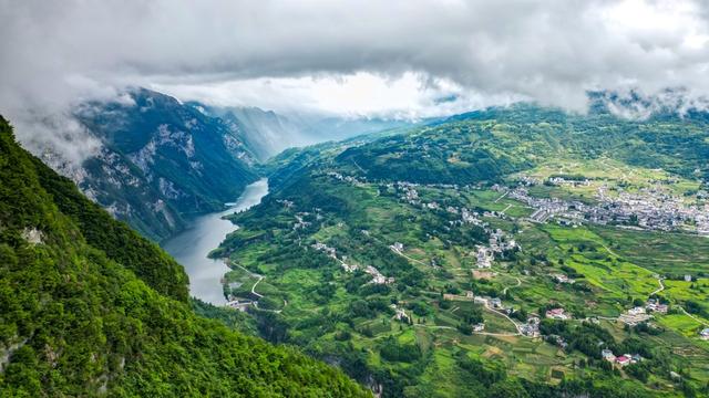 湖北恩施：恩施大峡谷雨霁初晴 绘就山水诗画长卷