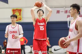 中国男篮42分大胜日本 顺利晋级亚洲杯正赛图片
