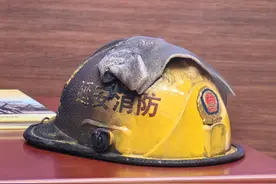 这顶来自革命老区的消防头盔，背后故事不一般图片