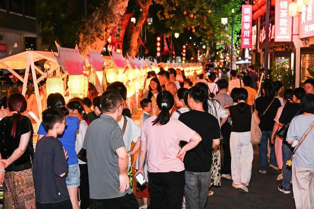 越城古街“南宋烟火集” 沉浸式文旅体验点靓古城夜经济