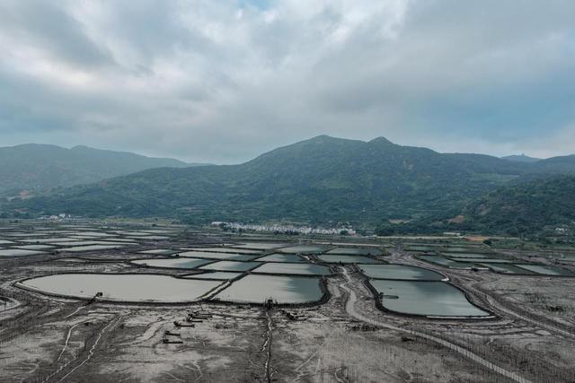 晚潮｜福建霞浦沙江S湾：一幅如梦如幻的滩涂水墨画