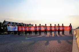 交通导改完成！济商高速全面展开上跨枣菏高速施工图片