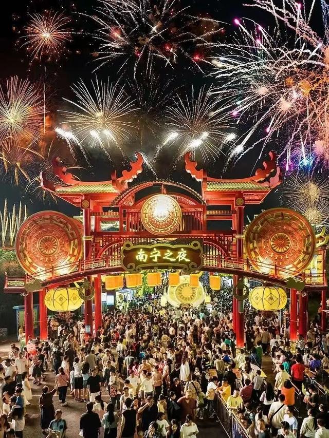 以 “旅” 致谢，以 “礼” 敬师 ！@所有老师 教师节快乐！南宁文旅邀您，赴一场绿城之约→