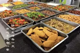学校食堂臭猪肉后续：承包商成立1月就办理食品证，多人被处理图片