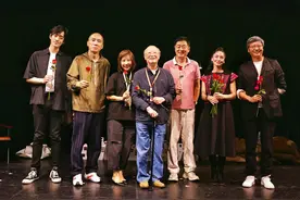 第二届国际独角戏剧节开幕名角云集，濮存昕献上直击灵魂独角表演图片
