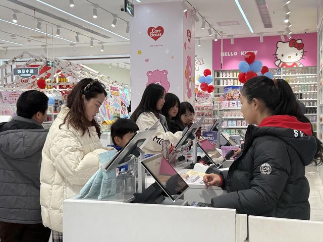 好看好玩好吃好逛，这个假期都匀市商圈街区景区人从众