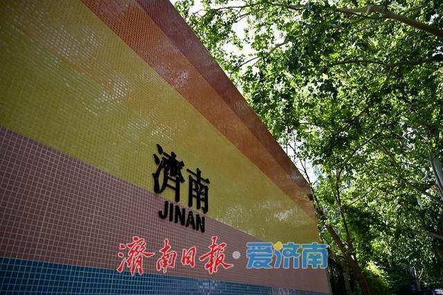 一年四季 泉在济南丨济南天桥区“彩虹墙”成网红新地标，艺术赋能带动老街消费热潮