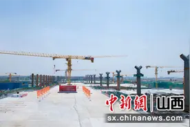 太原机场三期改扩建工程T3航站楼项目混凝土主体结构封顶图片