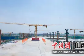 太原机场三期改扩建工程T3航站楼项目混凝土主体结构封顶图片