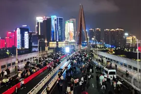 五一假期重庆封桥宠粉再上演图片