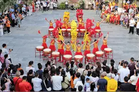 5万游客莫愁村里赏非遗图片