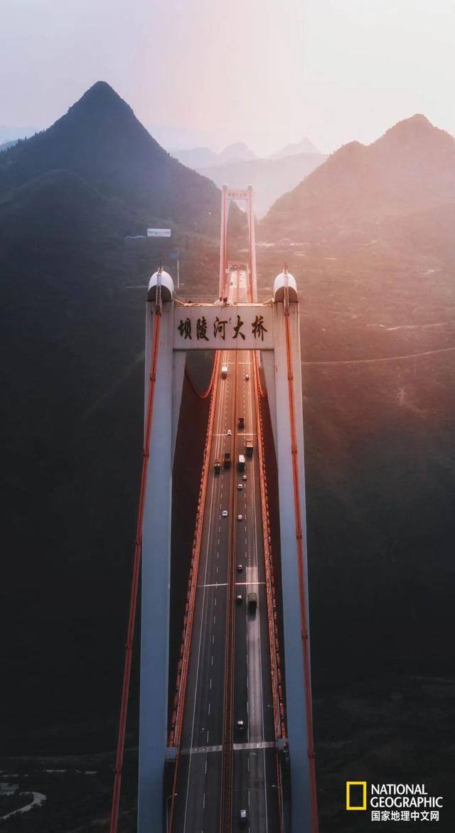 悬崖咖啡、天坑蹦极、溶洞桨板……贵州“上天入地”三件套成年轻人避暑新顶流！