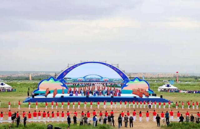 人从众！那达慕现场人多到什么程度→