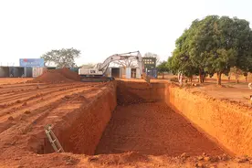 中国第15批赴南苏丹（瓦乌）维和工兵分队完成地下掩体新建任务图片