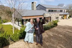 英国73岁老人抽中价值300万英镑海景房图片