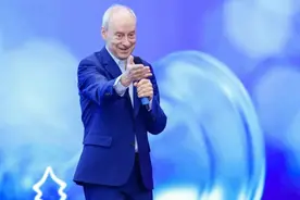 哈佛教授桑德尔，北大连开3场讲座，超18万人在线观看直播图片