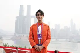 大学生群演：累并快乐着！我见到了凌晨4点的朝天门图片