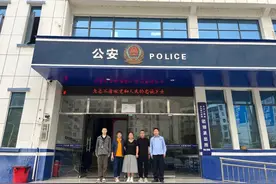 千里寻亲遇困难 民警“牵线”助团圆图片
