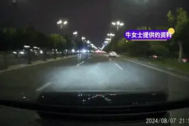 惊险！正开着车，轮胎突然“飞”了？！图片