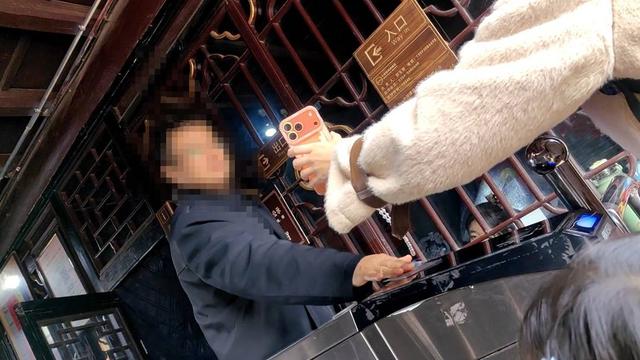 平遥古城“低价票”调查：网售假证件何以顺利闯关8个景点？丨封面深镜