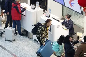 上海两大机场迎出境小高峰，跨境短途游火爆图片