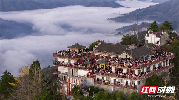 湖南洪江区：云端之上，定格云海日出的诗意画卷