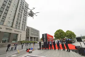 校园首飞成功！无锡打造全国首个“无人机配送”示范高校图片